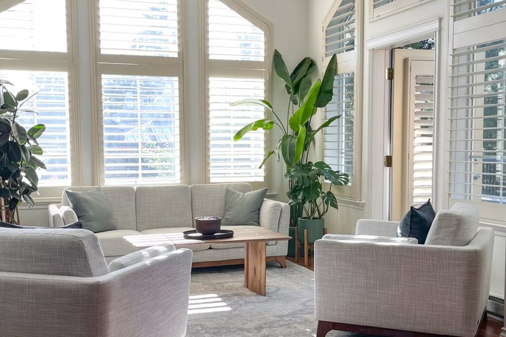 Salón luminoso con buena calidad del aire gracias a la ventilación de la vivienda